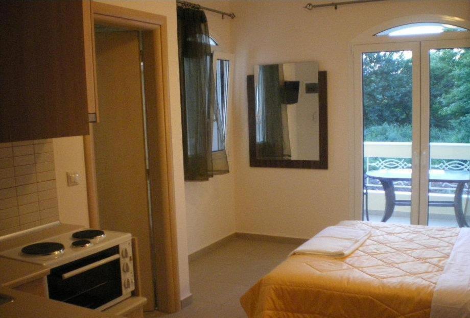 Royal'S Studios Loutra Edipsou  Habitación foto